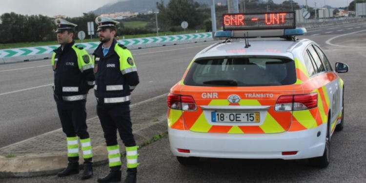 Idoso de 65 anos detido por tentar subornar policial da GNR durante fiscalização rodoviária