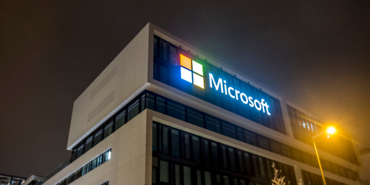 Microsoft anuncia investimento de R$ 14,7 bi ao longo de 3 anos em infraestrutura de nuvem e IA e treinamento para capacitar 5 milhões de brasileiros