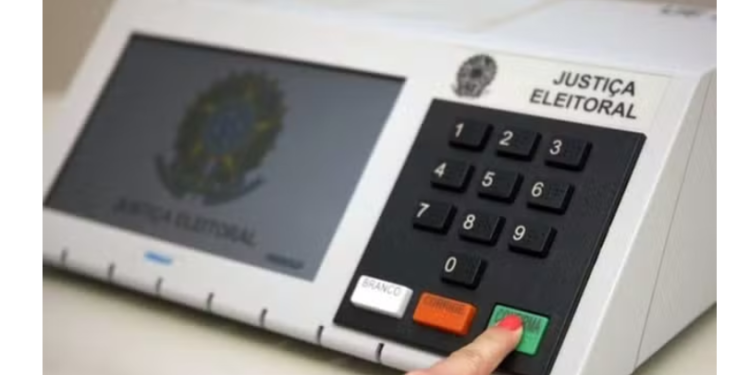 Eleições 2024: pesquisa revela que 40% dos eleitores ainda podem mudar o voto e 63% não estão interessados na eleição