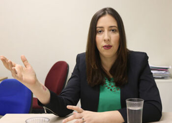 Biomédica pernambucana cria chip inovador que detecta 18 tipos de câncer