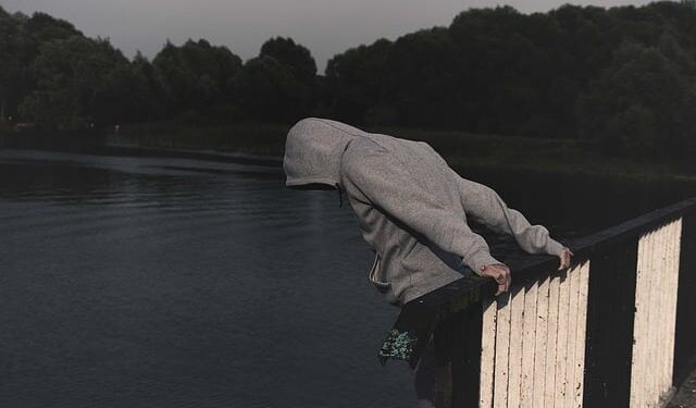 Epidemia invisível: Brasil tem aumento alarmante de suicídio. Dados são assustadores. Veja