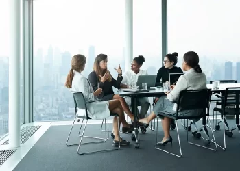 Elas no mercado de trabalho: Brasil tem aumento significativo na contratação “exclusiva de mulheres”