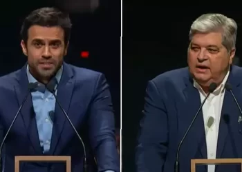 Depois de insultos e provocações Datena perde o controle e da cadeirada em candidato Pablo Marçal