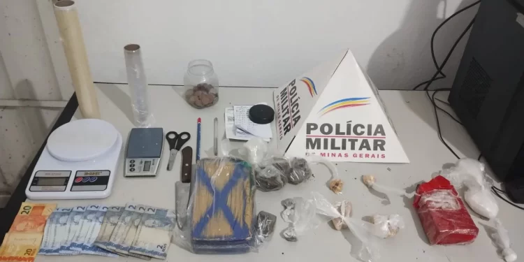 Polícia prende dupla com drogas e carro clonado em Ipatinga