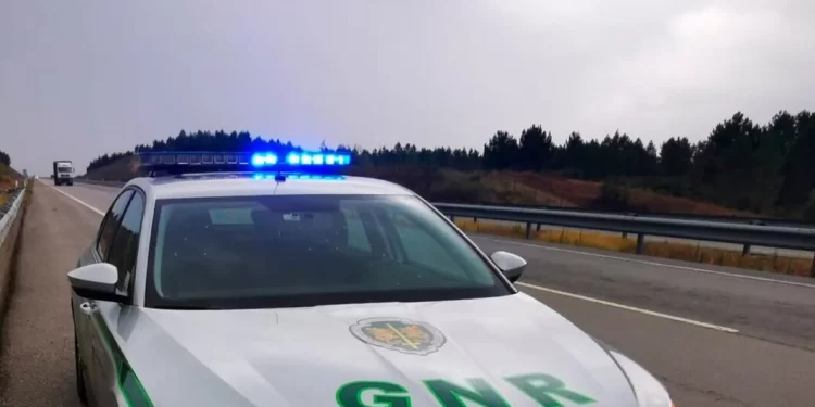 Jovem de 18 anos foge de sequestro no Seixal e pede ajuda à GNR para libertar amiga