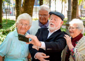 Minas Gerais cria lei para combater e proteger idosos de golpes financeiros