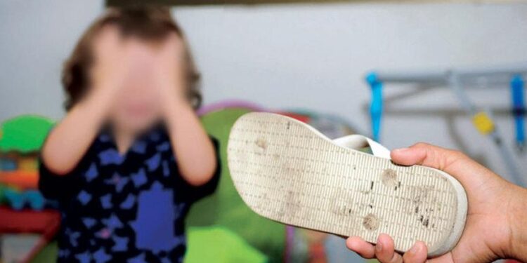 Lei da Palmada: Os pais podem bater nos filhos? Veja o que diz a Lei