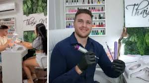 Homem larga emprego de soldador em fábrica da Honda e vira manicure