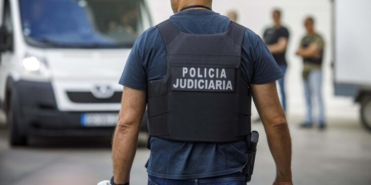 Estuprou própria filha de 8 anos no Brasil e correu para Portugal