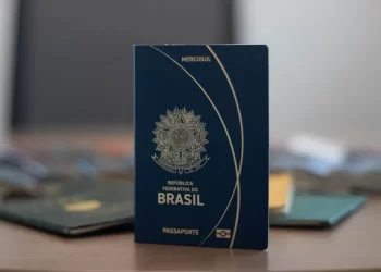 Policia Federal investiga sites que cobram taxa para intermediar obtenção de passaporte
