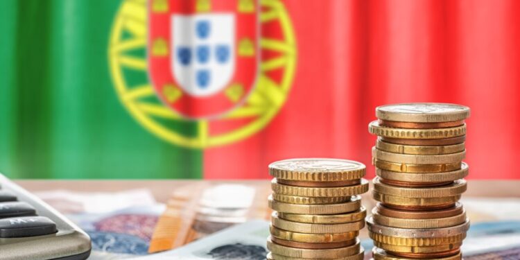 Pouco? Governo quer aumentar salário mínimo de 820 para 870 euros em 2025