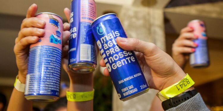 É por nossa conta: Ambev paga a conta de água nos bares para estimular moderação entre consumidores