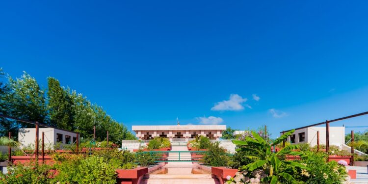 Templo sagrado de Indianos serve de casa para mutirão da AIMA. Atendimento para regularizar imigrantes começa na  segunda feira (09/9)