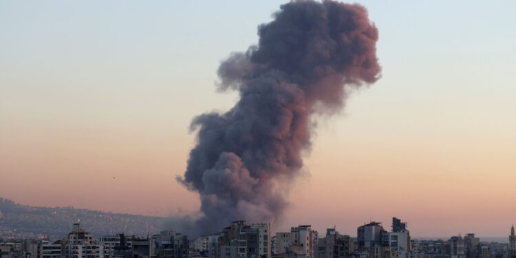 Médicos Sem Fronteiras: Bombardeios de Israel provocam deslocamento em massa e necessidades humanitárias urgentes no Líbano
