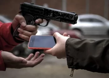 Uso de celular reserva para transações bancárias cresce entre brasileiros