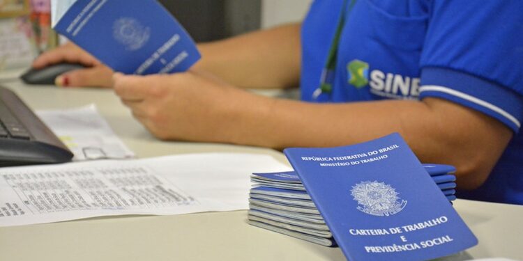Minas Gerais tem mais de 19 mil vagas de emprego em postos do Sine