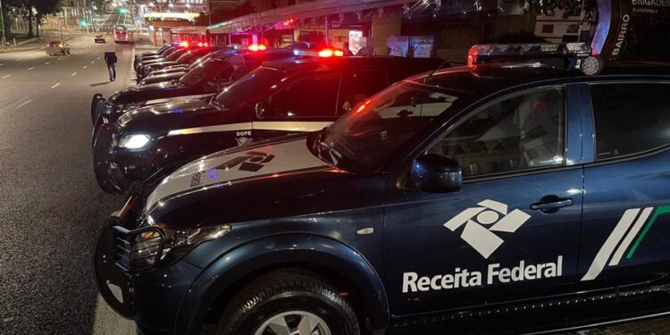 Operação da Receita Federal no rastro de empresa em  Belo Horizonte