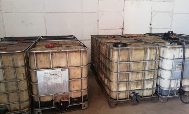 Fábrica de cachaça é fechada por reutilizar tanques de fertilizantes em MG