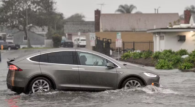 Furacão Milton: Carros elétricos podem virar pesadelo em áreas atingidas