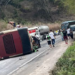 Ônibus com destino a Bahia tomba na BR-418 em Carlos Chagas MG