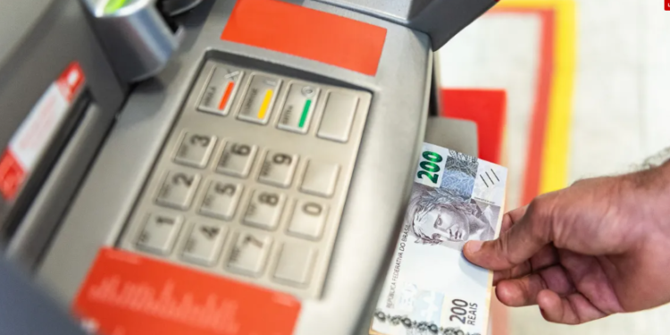 Governo dá mais 6 meses para quem ainda não sacou dinheiro esquecido nos bancos