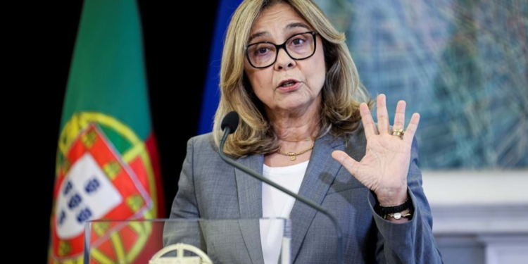 A beira de um colapso: 94% dos centros de saúde de Portugal registram falta de material. Ministra da Saúde admite dificuldades