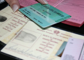 PSP detém 5 indivíduos por falsificação de documentos em Faro, Sul de Portugal