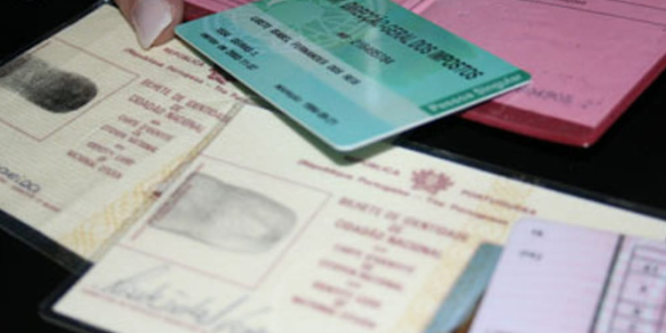 PSP detém 5 indivíduos por falsificação de documentos em Faro, Sul de Portugal