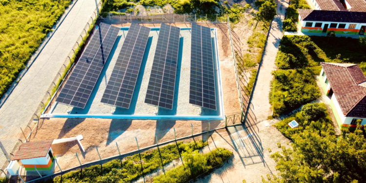 Emater-MG inaugura usina de energia solar no Vale do Jequitinhonha