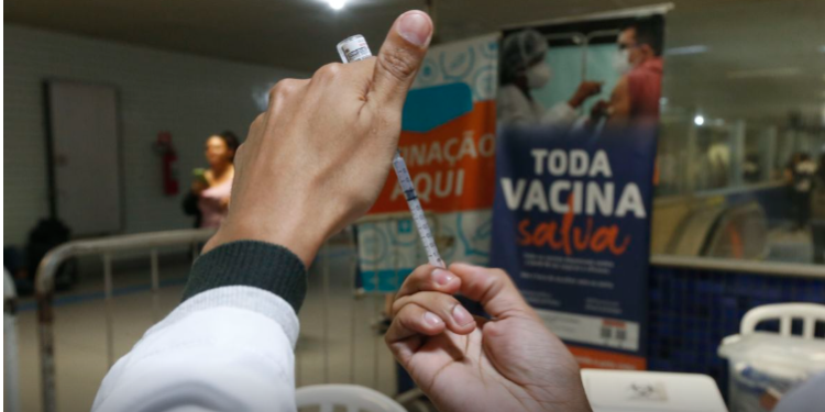 Minas Gerais  recebe 84 mil doses da vacina contra a covid-19