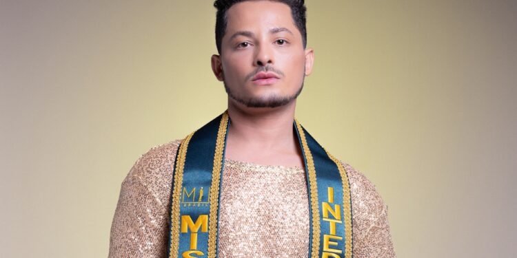 Nathan Cesarc, vai representar o Brasil no Mister International 2024 nas Filipinas