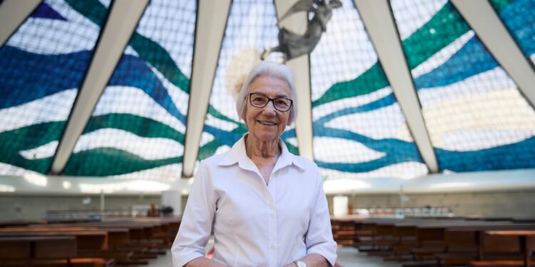 Brasileira Irmã Rosita Milesi vence prémio da ONU por décadas de apoio a migrantes