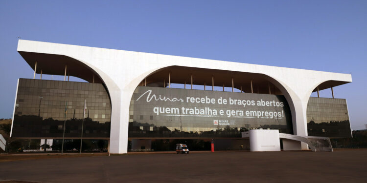 Minas Gerais recebe de braços abertos e capacita imigrantes com vários cursos gratuitos