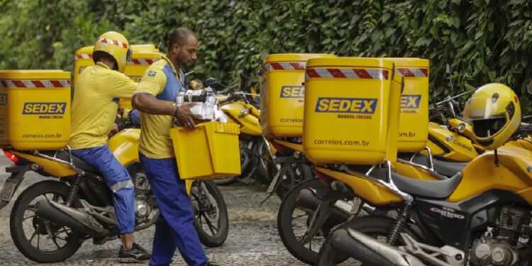 Concurso dos Correios, com salários de até R$ 6.872, terá provas em dezembro; saiba mais