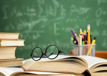 Procon multa escola de BH por praticar venda casada