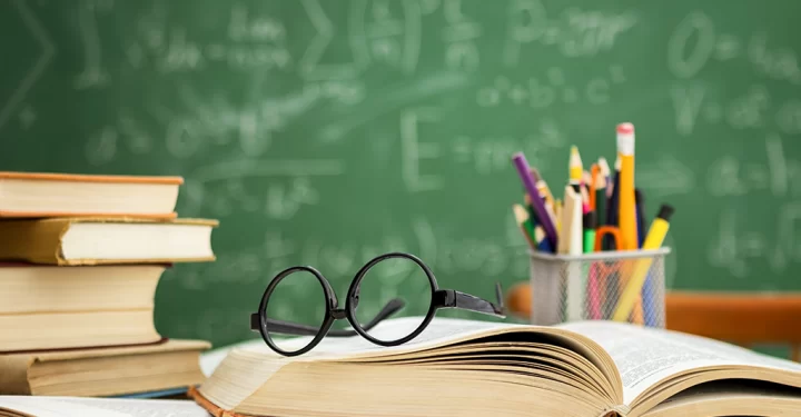 Procon multa escola de BH por praticar venda casada