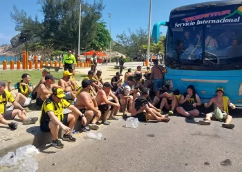 Mais de 200 torcedores do Peñarol são presos por confusão no Rio de Janeiro