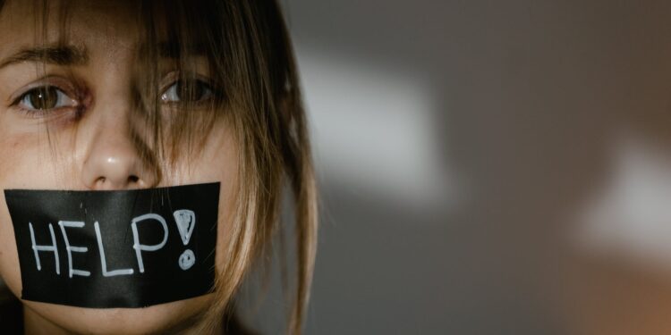 Dia Europeu de Combate ao Tráfico de Seres Humanos. PSP alerta a população para os sinais precoce de potenciais vítimas desse crime