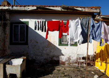 Péssimas condições habitacionais comprometem envelhecimento saudável no Porto e aumenta nível de solidão dos idosos