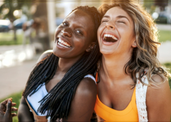 Ranking mundial da felicidade mostra que BRASILEIROS são as pessoas mais felizes do mundo. “Nunca vi um brasileiro com cara de C***””