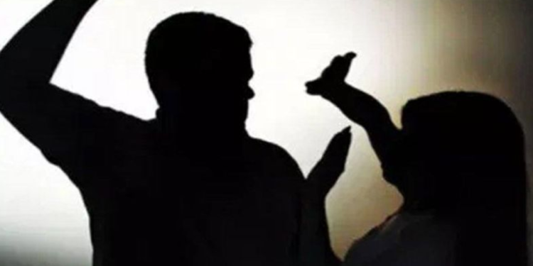 Para não morrer nas garras do ex-marido mulher de 40 anos pula de apartamento para pedir ajuda