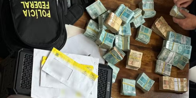 Polícia Federal cumpre mandados de busca e apreensão em Tarumirim contra a imigração ilegal para os Estados Unidos