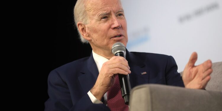 Biden vai se reunir com indígenas e lideranças na Floresta Amazônica