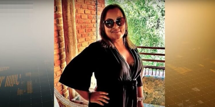 Homem mata namorada de 51 anos com um tiro na cabeça e deixa corpo no quarto durante três dias