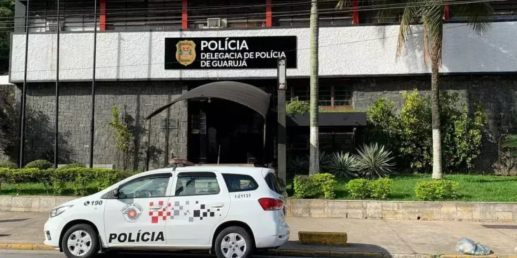 Mulher é presa por matar o marido após ser abraçada pelas costas e chamada de ‘lixo’ por ele