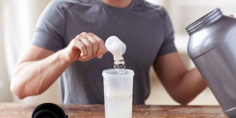 Creatina falsificada é alvo de fiscalização em plataformas digitais