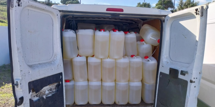 GNR faz apreensão de 10 mil litros de gasolina e detém suspeitos por tráfico de drogas em Tavira