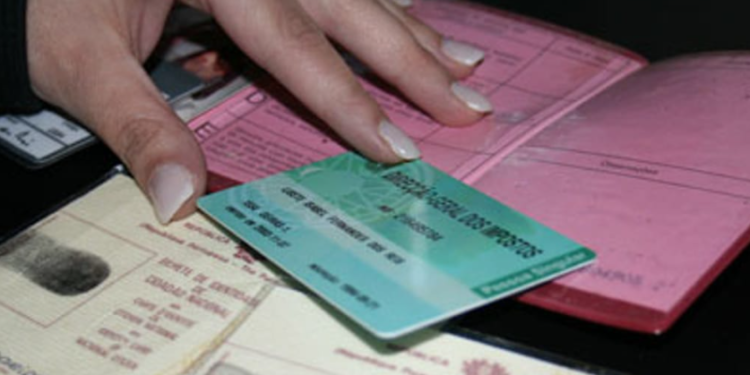 Policia Judiciária detém estrangeira de 30 anos por falsificação de documentos