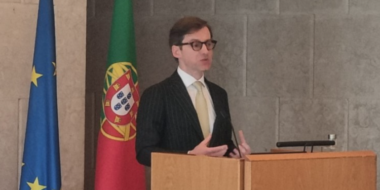 Portugal oferece curso de turismo com bolsa de 522 euros e apoio a imigrantes para integração no mercado de trabalho