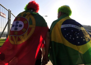 Portugal aprova lei que restabelece pedido de residência para brasileiros que entram como turistas no país. “Entram sem visto”